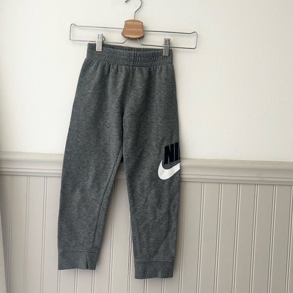 Nike Boys 5-6 Medium Kids Charcoal Gray Joggers Sweatpants - Picture 1 of 4
